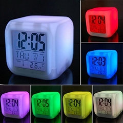 Relógio despertador de mesa Cube Led 7 Cores na internet