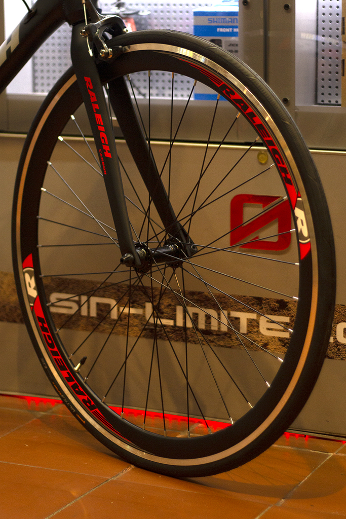 Bicicleta Ruta Raleigh Strada 1.0 Rodado 700 Shimano Claris 2 x 8