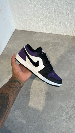 AIR JORDAN 1 LOW PURPLE - 011 CAMISETAS