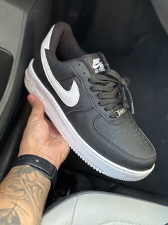 Imagem do AIR FORCE 1 BLACK IN WHITE