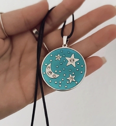 Conjunto medalla luna y estrellas 3,5cm de diámetro/Reversible y Regulable - comprar online