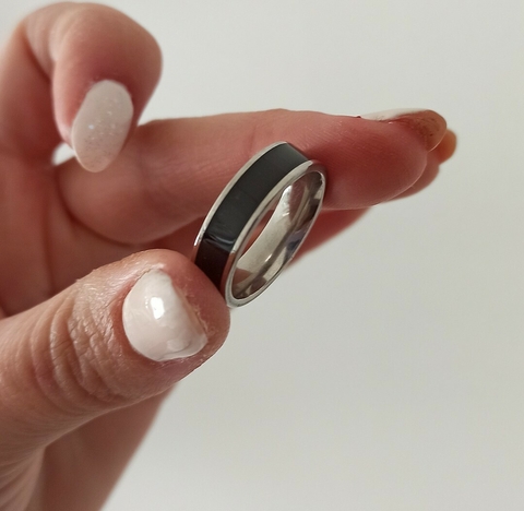 Anillo cilindro negro con plateado/Unisex