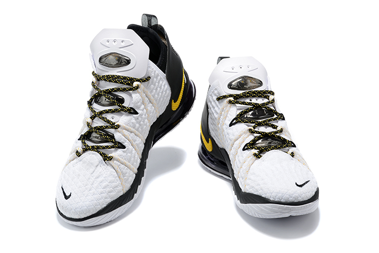 T nis Nike LeBron 18 Home Sportsneakers