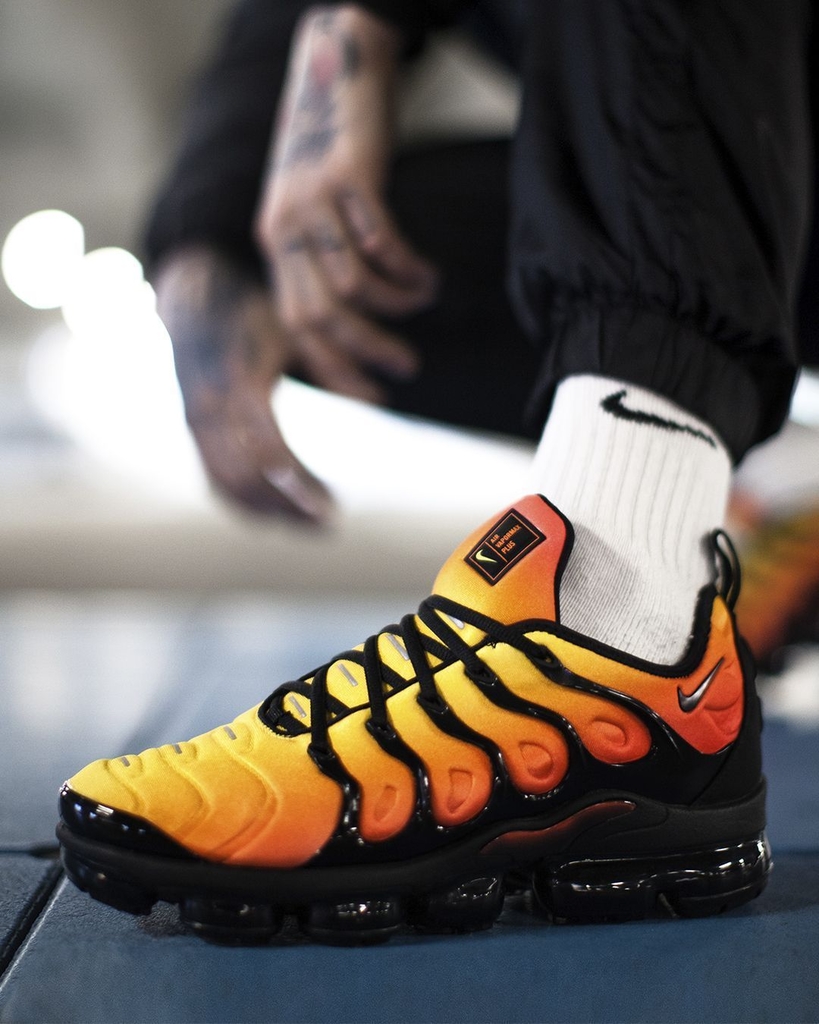 Sunset nike hot sale vapormax
