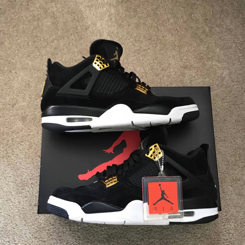 Jordan 4 preto e dourado sales