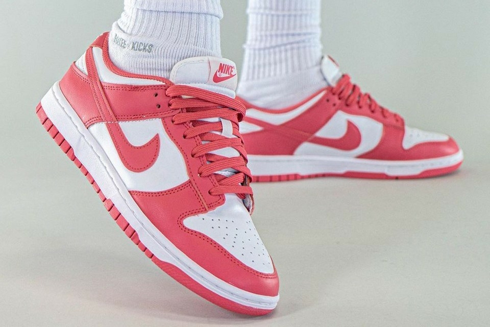 Pink best sale sb dunks