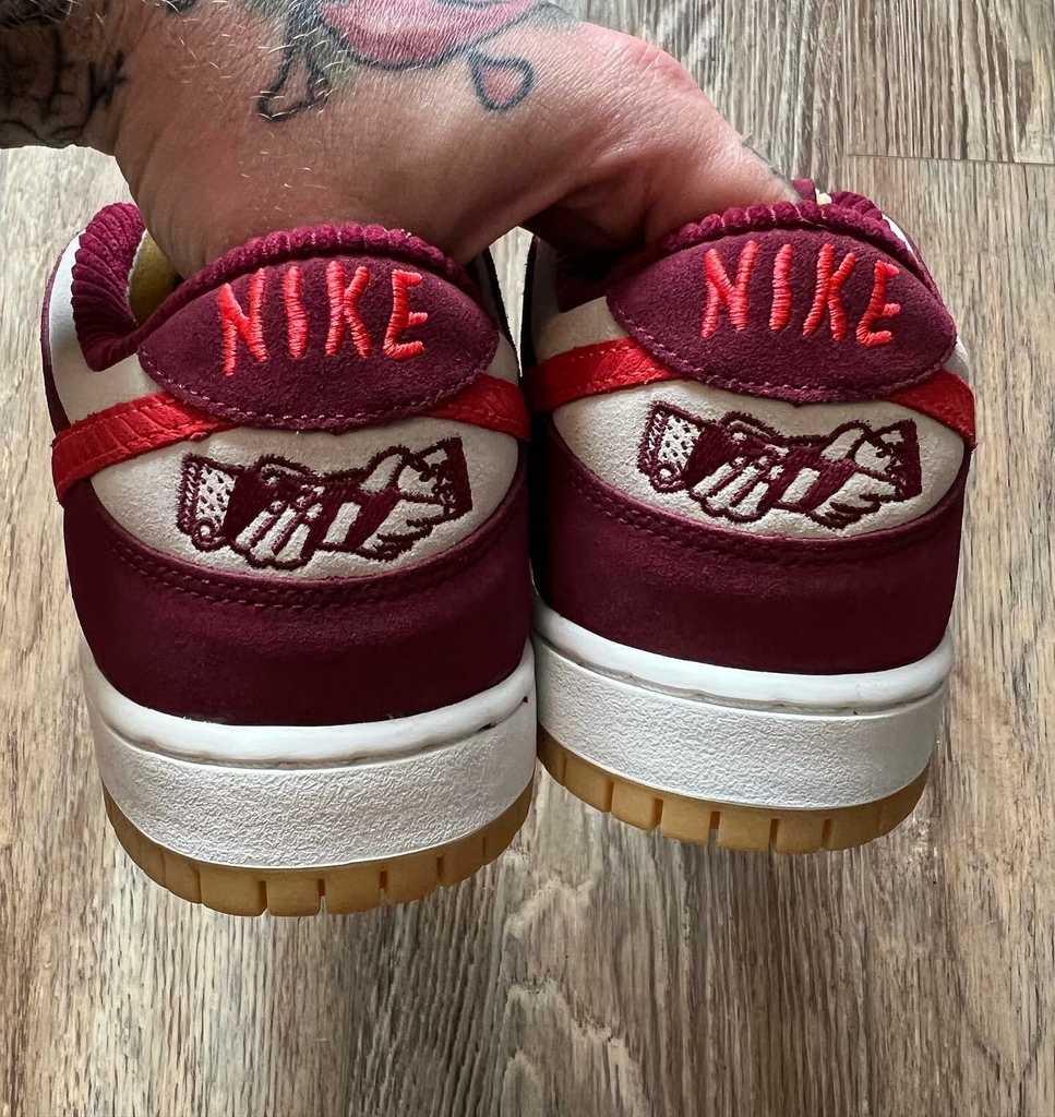 T nis Nike SB Dunk Low x Skate Like a Girl