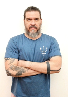 Camiseta Tridente de Poseidon na internet
