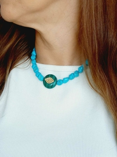 COLAR CHOKER PEDRA NATURAL HOWLITA TURQUESA AZUL E MALAQUITA - Cordão de Luz Joias Finas