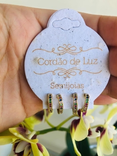 CONJUNTO DE ARGOLAS BANHO OURO 18K CRAVEJADO DE ZIRCONIAS COLORIDAS na internet