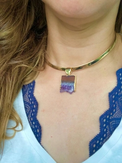 COLAR CHOKER COM PEDRA BRUTA DE AMETISTA REMOVÍVEL - loja online