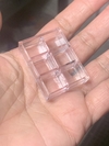 Ter.443211- Bandeja grade cristal miniatura realista com 4 x 3cm (1 peça )