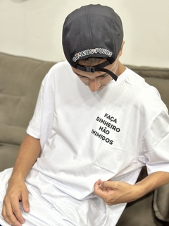 CAMISETA COMUM MKS “ FAÇA DINHEIRO NÃO INIMIGOS “ - loja online