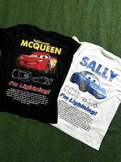 CONJUNTO CAMISETA DE CASAL CARROS '' MCQUEEN E SALLY DESCRIPTIVE “ ESTAMPA FRENTE E COSTAS - MKS