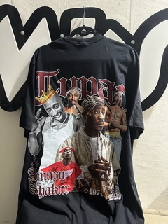 CAMISETA COMUM TUPAC SHAKUR - ESTAMPA FRENTE E COSTAS