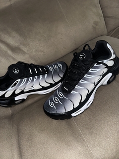 TÊNIS TN AIR MAX PLUS '' BLACK METALLIC '' na internet