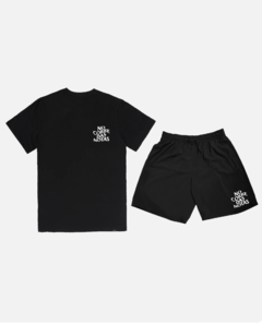 CONJUNTO CAMISETA E SHORTS NO CORRE DAS NOTAS