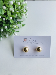 Brinco Bola 12mm - Banhado a Ouro 22k - Estilo Romano Semijoias 