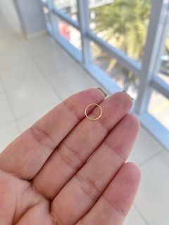 Piercing Argolinha Torção Liso em Aço Banhado a Ouro