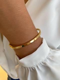 Bracelete Liso Jesus - Banhado a Ouro - comprar online