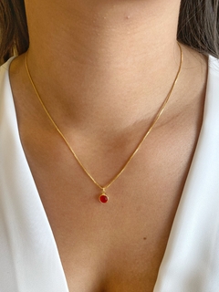 Colar Ponto de Luz Vermelho 6mm - Banhado a Ouro - comprar online