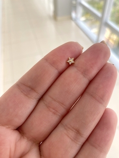 Piercing Estrelinha com Zircônias em Aço Banhado a Ouro na internet