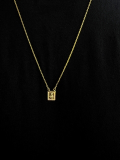 Escapulário Jesus com Corrente Cartier - Banhado a Ouro - comprar online