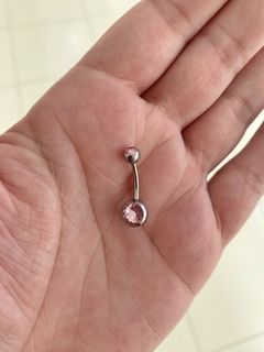 Piercing Umbigo Bolinha com Zircônia Rosa em Aço - loja online