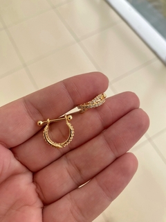 Piercing Argolinha Cravejada em X em Aço Banhado a Ouro - Estilo Romano Semijoias 