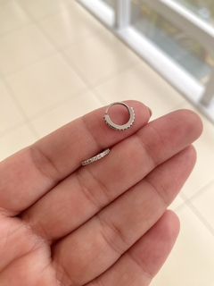 Piercing Argolinha Torção Cravejado 10mm em Aço