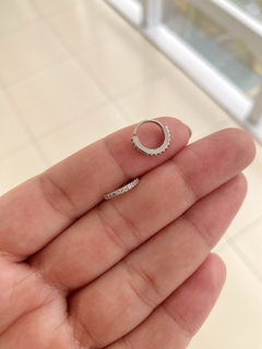 Piercing Argolinha Torção Cravejado 10mm em Aço - comprar online