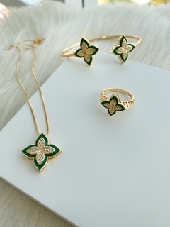 Imagem do Bracelete Duas Flores Verdes Cravejadas - Banhado a Ouro