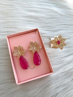 Brinco Flor com Gota de Luz Rosa - Banhado a Ouro - loja online