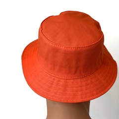 Chapeu Bucket hat colorido na internet