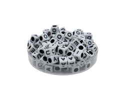 Plastico Letras Vocales Cuenta Cuadrada Blanco y Negro 6x6mm - comprar online