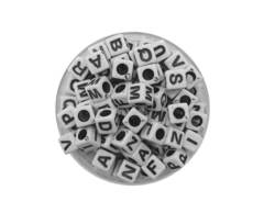 Plastico letras cuenta cuadrada blanco y negro 6 x 6 mm