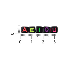 Plastico Letras Vocales Cuenta Cuadrada Negra Fluor 6x6mm - comprar online