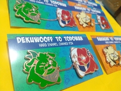 DEKUWOOFF y TODOWAN- PIN metálico con cadena