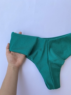 CALCINHA ASA DELTA LARGA VERDE - Saurine Lingerie