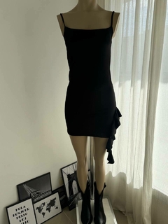 Vestido micro tajo volado