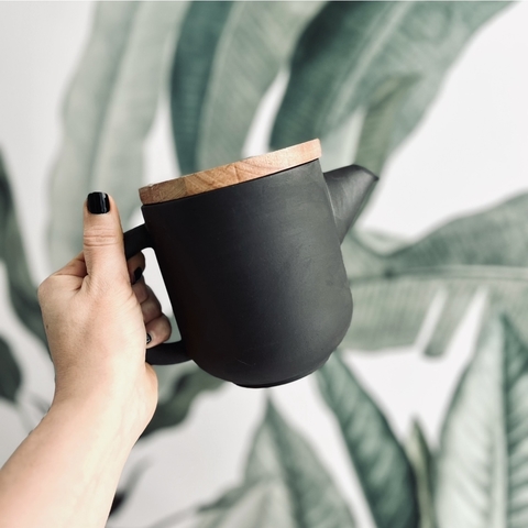 Té para dos en cerámica. Tetera y cuencos en cerámica con bandeja y tapa de madera