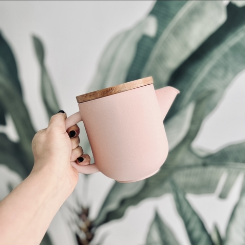 Té para dos en cerámica. Tetera y cuencos en cerámica con bandeja y tapa de madera