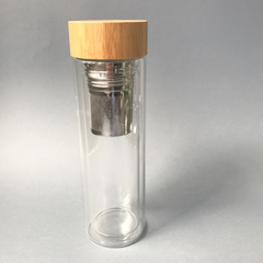 Botella de vidrio con infusor y tapa de bambú - comprar online