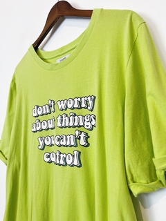 T-shirt Don't Worry (G) na internet