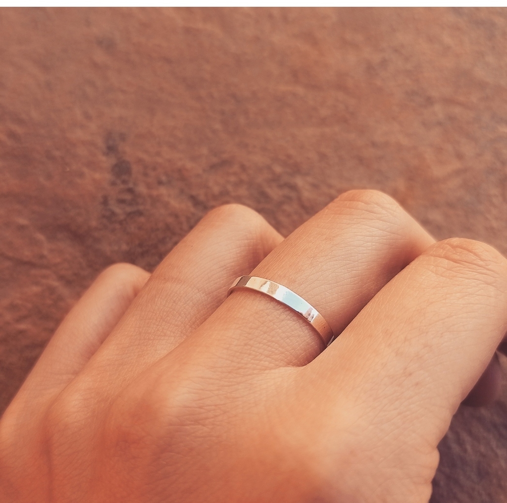 Anillo cinta de plata sale