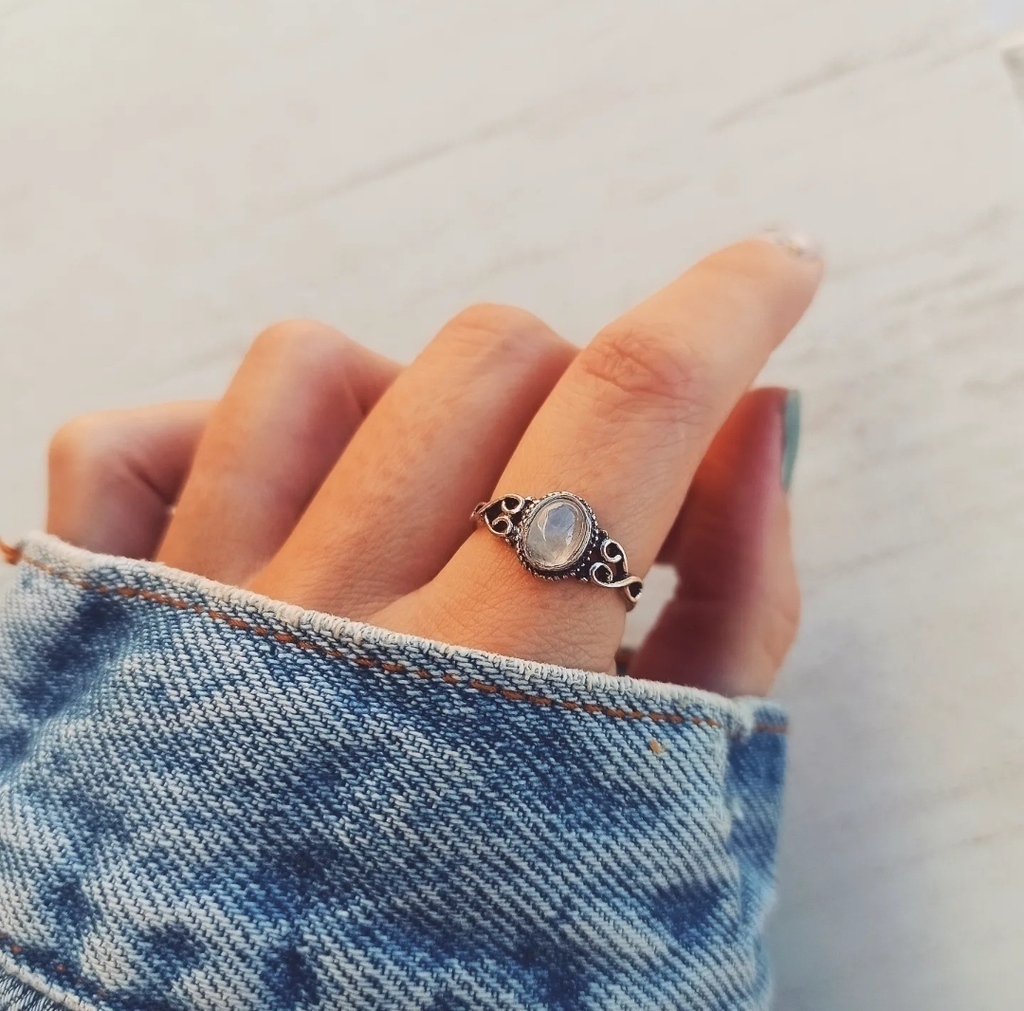 Anillo JAMA piedra luna Comprar en AGUA BENDITA