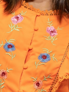 Imagem do Blusa com detalhe de flor bordada - Antônia