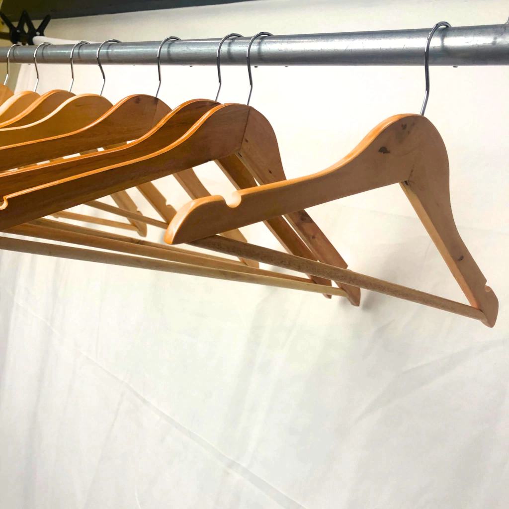 Set 15 perchas madera 43cm - Productos - Tendencia Única