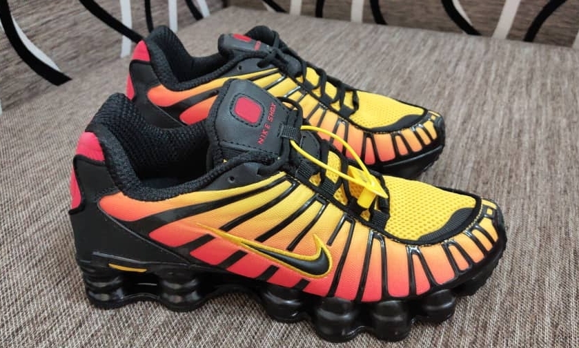 Tênis Nike Shox Tl 12 molas Neymar Jnr - Preto e Laranja