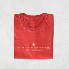 Camiseta | Um brinde ao que é vividop - loja online